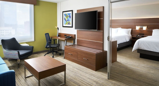 Четырёхместный люкс Holiday Inn Express - Richmond Downtown by IHG