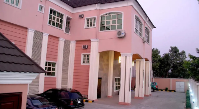 Queensgate Continental Hotel and Suites