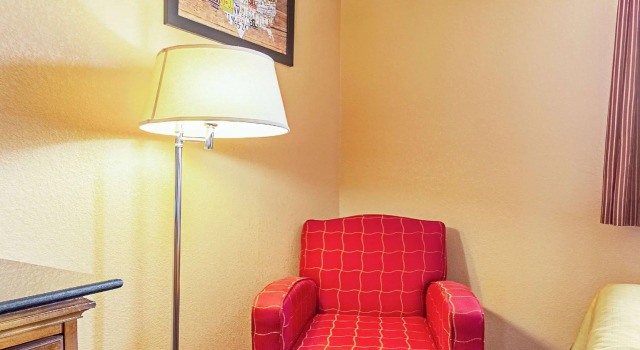 Четырёхместный номер Standard Econo Lodge