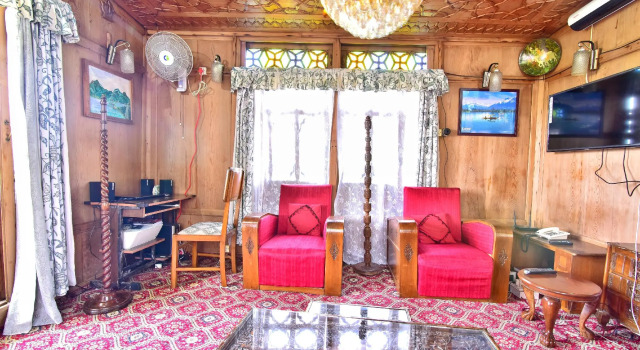 Houseboat Zaindari Palace