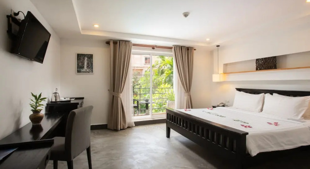 Двухместный номер Deluxe с балконом и с видом на бассейн G&Z Urban Hotel
