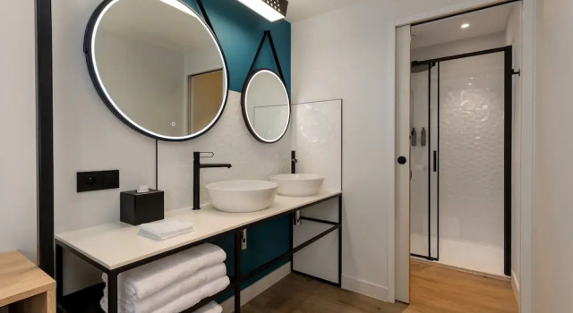 Четырёхместный семейный номер Standard Aloft by Marriott Dijon