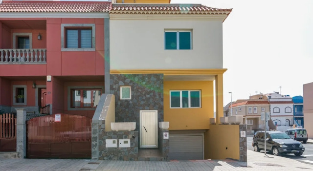 Spacious Apartment in Cruce de Arinaga With Terrace, Buchen Sie Ferienwohnung Arinaga Gran Canaria