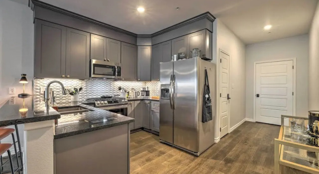 Single-story Condo < 1 Mile From Downtown!