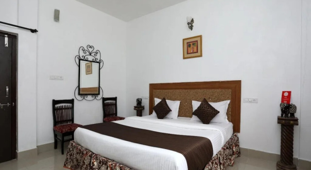OYO 10206 Home Modern Stay near Fateh Sagar, Забронировать Отель Отели штата Раджастхана с парковкой, Парковка