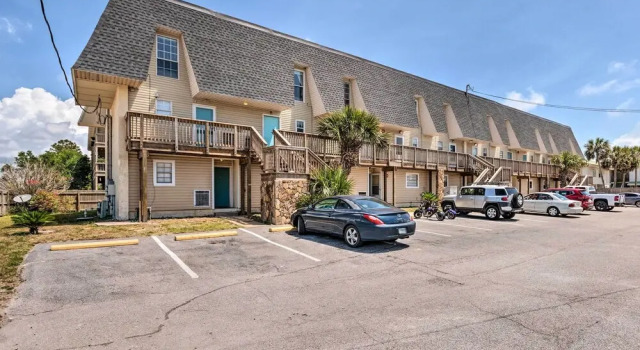 Chic Fort Walton Condo ~ 2 Blocks to Beach!