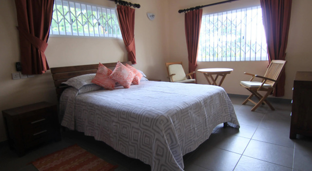 Surfers Beach Self Catering Chalets, Réserver Chalet Takamaka Mahé