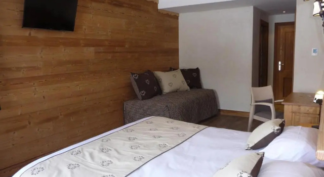 Трёхместный номер Standard Chalet-Hôtel Le Beausoleil, The Originals Relais