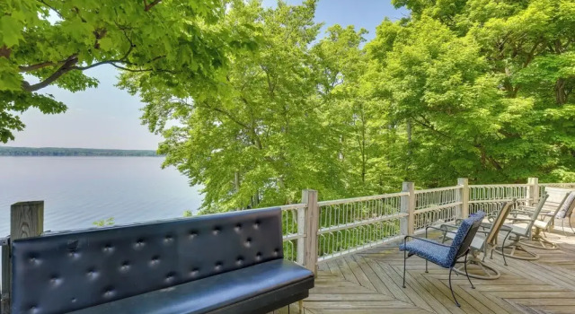 Коттедж 'lockes Glen' - Lakefront Geneva Getaway w/ Dock!
