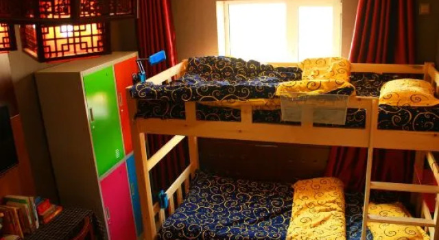 Кровать в общем номере (мужской номер) Dengfenglai Youth Hostel (Lanzhou West Railway Station)