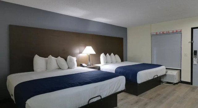 Четырёхместный номер Deluxe Baymont by Wyndham Ridgeland I-95