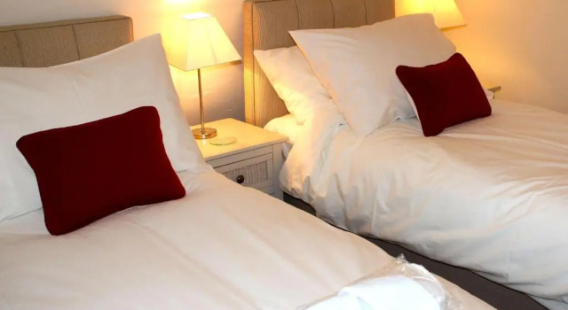 Cotswolds Valleys Accommodation - Bell Apartments - Exclusive use one and two bedroom family holiday apartments 3 available, Varaa Huoneisto Asunnot kohteessa Merseyside, Huoneisto