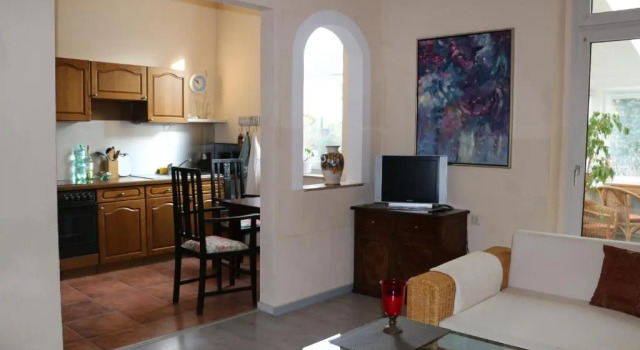 Apartment mit Gartenblick und kleines Apartment im 3 Familienhaus