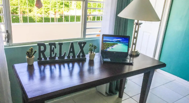 Book a Cozy Getaway: Near Bob Marley Museum, Prenota Hotel Kingston Giamaica