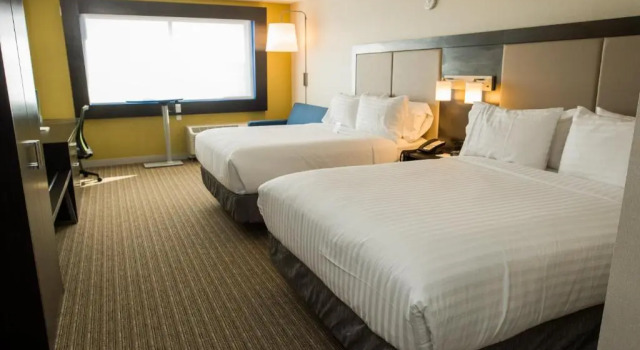 Четырёхместный номер Standard Holiday Inn Express & Suites Marietta by IHG
