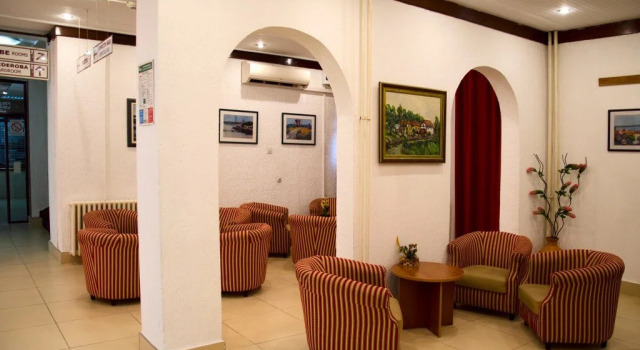 Hotel N, Забронировать Отель Отели Вождовац с парковкой, Парковка