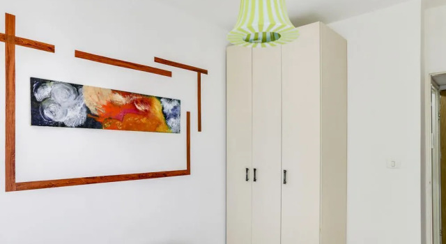 Central Apartment by Rothschild & Market