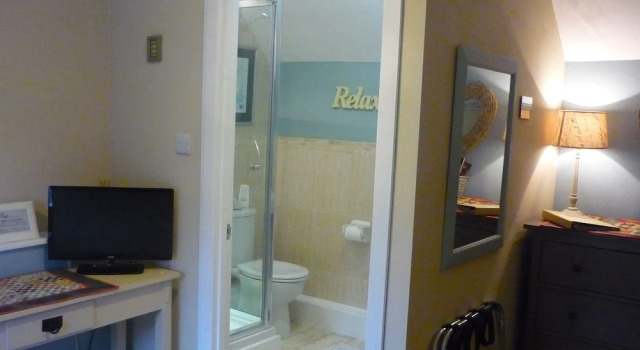 Двухместный номер Deluxe White Cottage Bed and Breakfast