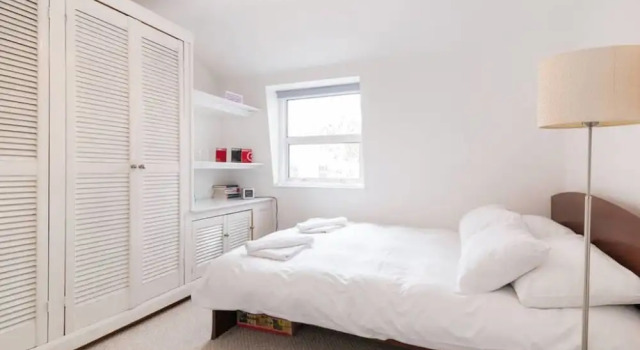 Top Floor Flat With Views in Southwark/borough, Забронировать Отель Саутворк Лондон, рядом с Роупел-стрит
