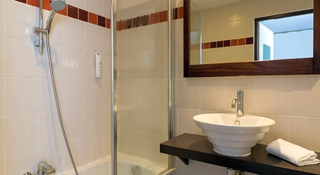 Трёхместный семейный номер Standard Hôtel LIroko The Originals City
