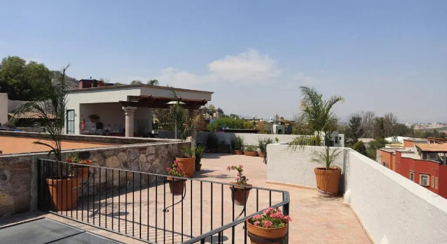 Casa Goyri San Miguel de Allende, Забронировать Отель Отели Сан-Мигель-де-Альенде с парковкой, рядом с Las Monjas Temple, Парковка
