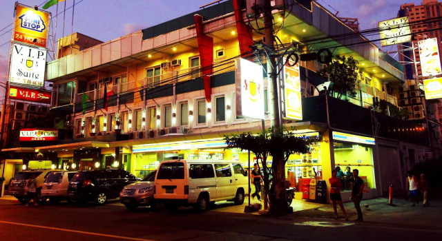 Townhouse OAK Makati Manila Near PNR Pasay Evangelista formerly VIP Suites