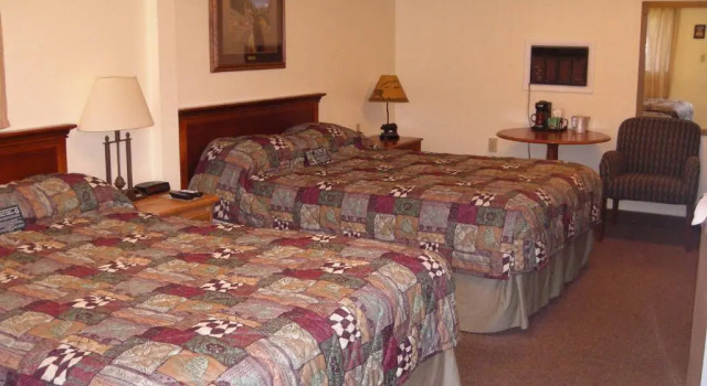 Четырёхместный номер Standard Falls Motel