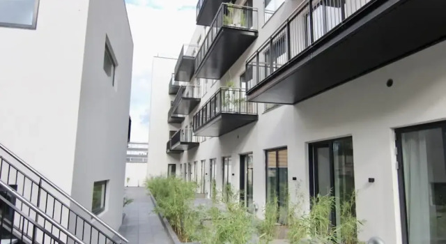 Stunning 2-bed w Large Balcony