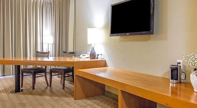 Четырёхместный номер Deluxe Gaia Hotel & Spa Redding, an Ascend Collection Hotel