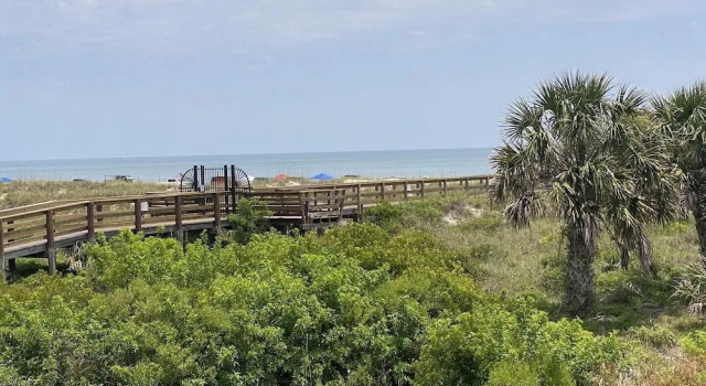 Номер Standard Life's A Beach~oceanfront 2 Bedroom Condo by RedAwning