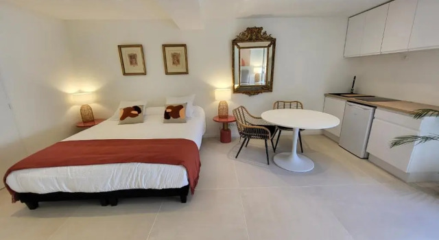 Апартаменты с видом на сад Ideal BnB, Luxury Apartments