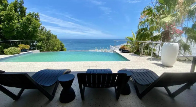 Вилла с видом на море Clifton YOLO Spaces - Clifton Mansion Villa