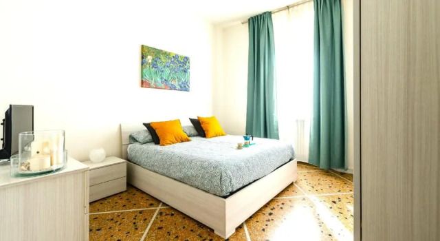 Hostly - The Urban Garden House - 3 Bedrooms, Garden, Great Location!