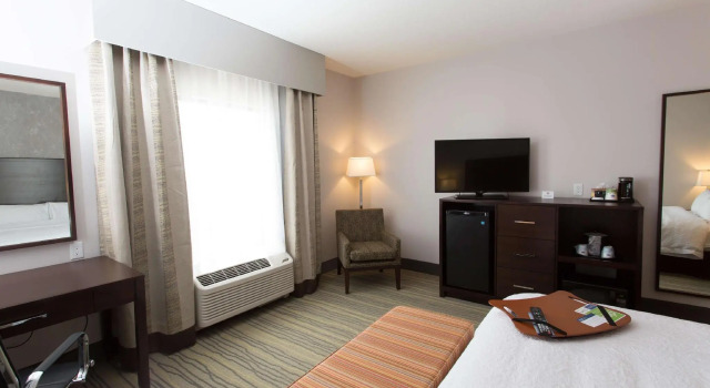 Двухместный номер Standard Hampton Inn by Hilton Lloydminster