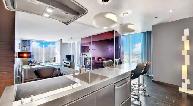 Palms 1 BR Strip View W/ Balcony, Book Lejlighedshotel Apart-hoteller i Paradise., Lejlighedshotel
