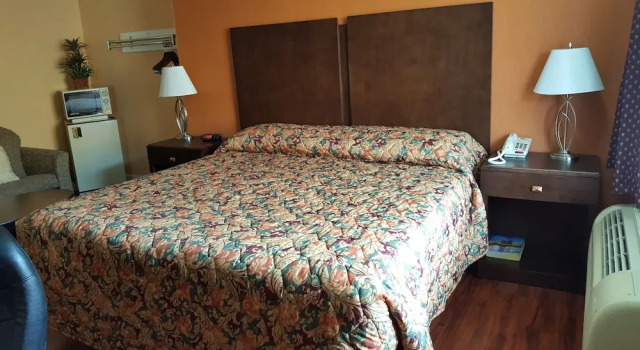 Camelot Inn