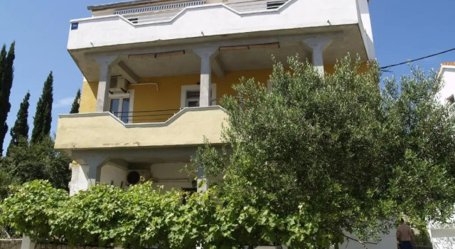 Апартаменты Step Away From The Beach 1-bedroom Apartment Lolov