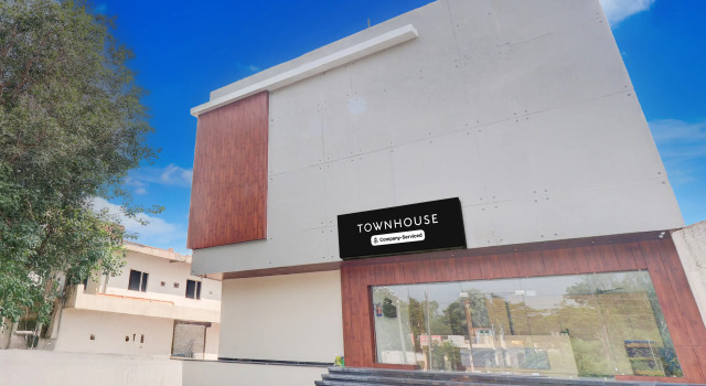 Super Townhouse Oak Army Aviation Base Jhansi, Prenota Hotel Jhansi India