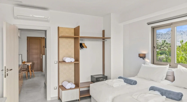 Люкс KOUROS STONE SUITES