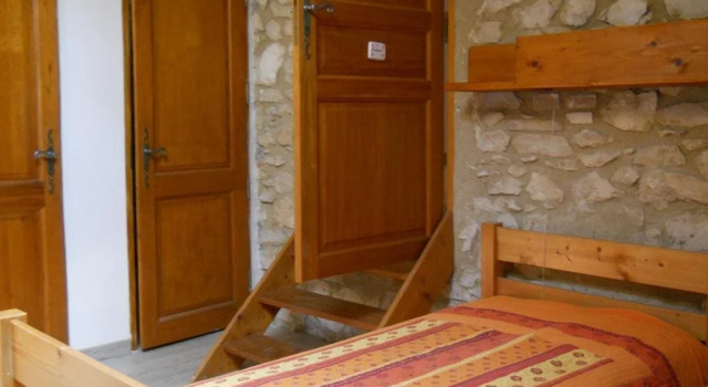 B&B Ferme Auberge Mas Des Vertes Rives, Prenota Ostello Ostelli a Valchiusa, Ostello