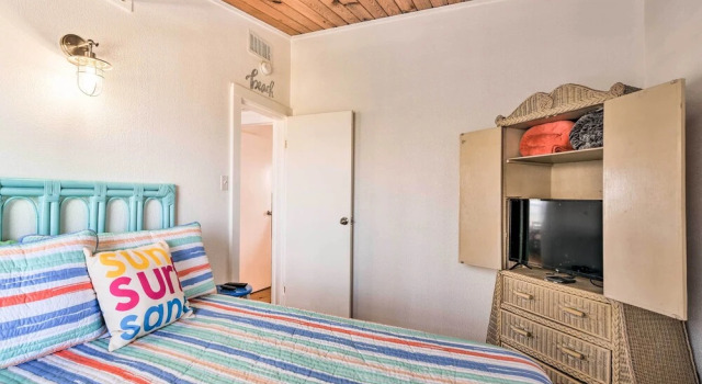 Gulf Coast Views: Stilted Retreat in Galveston!