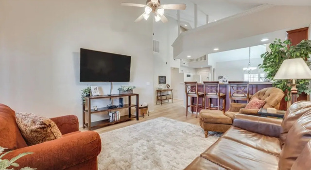 Walk to Branson Strip: Inviting Condo!, Забронировать Апартаменты/квартира Отели Table Rock Lake с парковкой, Парковка