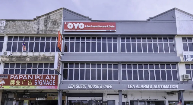 OYO 1145 Lea Guest House & Cafe, Prenota Affittacamere Hotel a Port Dickson con parcheggio, Parcheggio