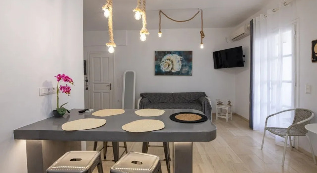 Zen Beach House in Tinos 2, Забронировать Апартаменты/квартира Тинос Тинос, рядом с Церковь Кехровуни