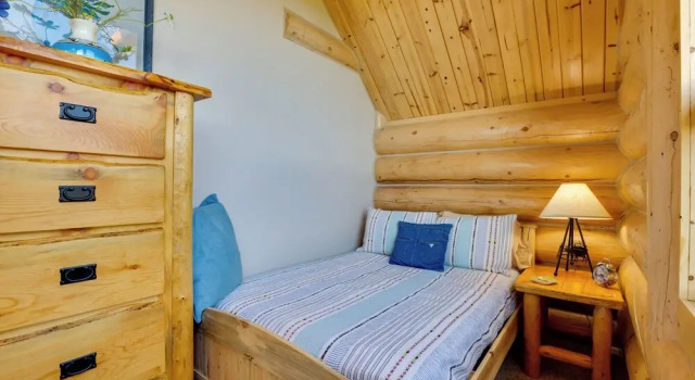Коттедж 7 Mi to Granby Ranch: Secluded Cabin w/ Mtn Views!