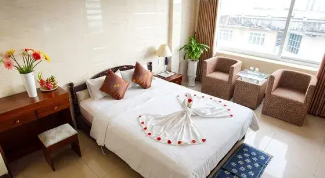 Двухместный номер Deluxe с балконом и с видом на город DMZ Hotel ,Central Hue ,Near Perfume River
