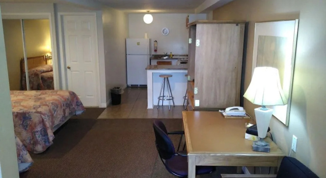 Clothier Mills Inn Motel, Buchen Sie Motel Kemptville Ontario