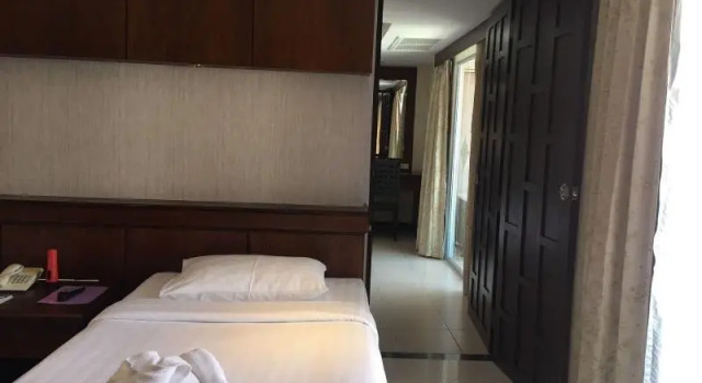 Rayaburi Hotel Patong, Забронировать Отель Отели острова Пхукета с бассейном, Бассейн