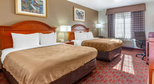 Четырёхместный номер Standard Quality Inn & Suites Goodyear - Phoenix West