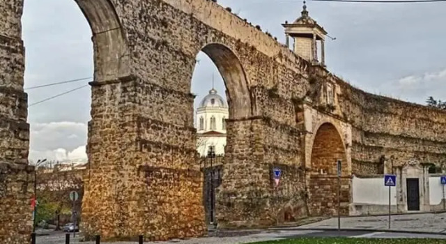 Gouveia Residence, Забронировать Отель Недорогие отели Коимбры, рядом с Casa Museu Bissaya Barreto, недорого